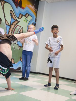 Tanssileirin taidonnäytteitä. Teepä perässä!