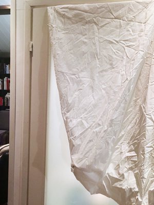 Eihän tämä sisustusratkaisu silmää hivele, mutta kummasti siihen tottuu.