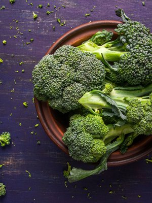 Ravitsemusterapeutti Leena Putkonen uskoo, että monella aikuisella on kummallinen suhde ruokaan. ”Koetaan esimerkiksi syyllisyyttä herkuttelusta.”