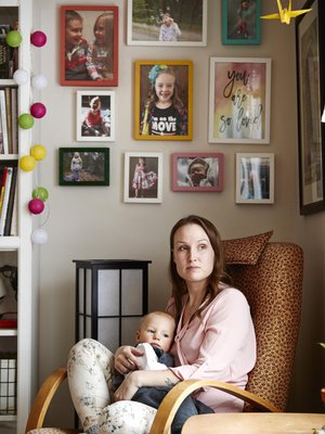 Veean viimeisinä viikkoina Aamos oli vastasyntynyt ja paljon isosiskon vieressä. ”Veea on Aamokselle niin paljon olemassa kuin olla voi. Aina kun Aamos näkee näitä Veean kuvia, kerron, että siinä on sisko”, Hanna sanoo.