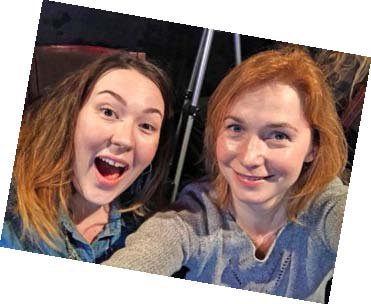 Laura Rantaniemi lähti kaveriksi teatteriin keskellä päivää.
