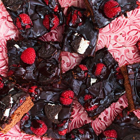 Keksisattumat maistuvat taikinassa ja kuorrutteen päällä.