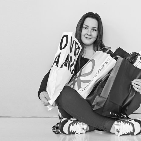 Julia Hurnanen,19, asuu Vantaalla, harrastaa taitoluistelua ja haaveilee ensihoitajan ammatista. 