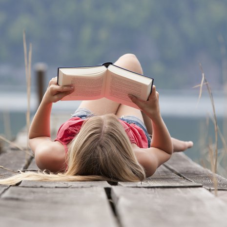 Aah, koko pitkä kuuma kesä aikaa lukea!