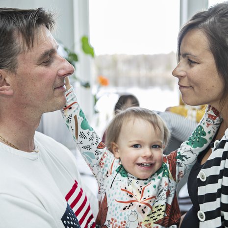Pasin ja Gretan mielestä hienointa on nähdä matka vauvasta aikuiseksi ja saada tuntea nämä hienot, kasvavat tyypit. 2-vuotiaasta Vildasta tuli kesäkuussa isosisko, kun perheen kuopus syntyi.