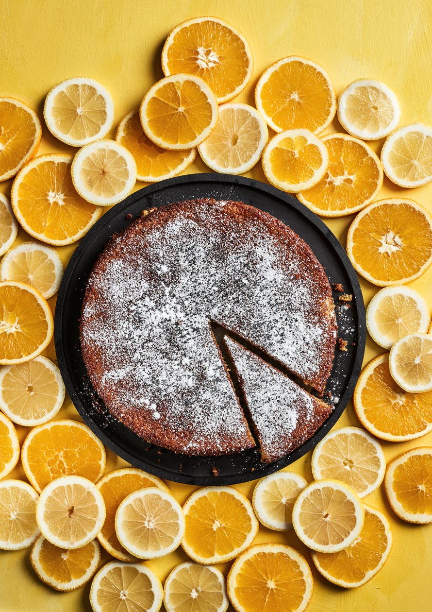 Mehevä appelsiinikakkutaikina on suit sait sekoittamalla valmis.