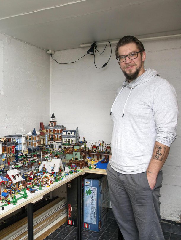 Peterin kokoelma sisältää yli 50 000 palikkaa. Kellarihuoneessa koko kaupunki mahtuu esille. Maailmanpyörä pyörii pattereilla.