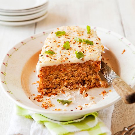 Silloin tällöin ihmiselle tekee hyvää nauttia terveelliset juureksensa kakussa.