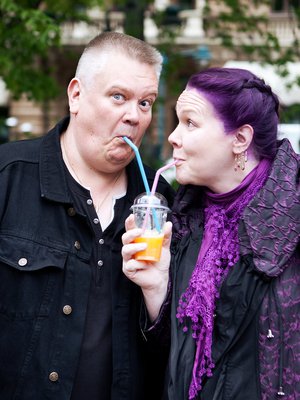 "Jos Helillä on huono päivä, näen sen heti aamulla jalkaterän asennosta. Silloin tiedän, että nyt pitää antaa tilaa", Aki Palsanmäki sanoo.