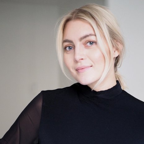 Jenni uskoo, että menestyksekkään lifestyleblogin pitäjän on väistämättä jaettava jotain itsestään. ”Se on se, mikä saa ihmiset koukuttumaan. Taitavimpia ovat ne, jotka osaavat vetää rajat, mutta luoda silti lukijalle tunteen avoimuudesta.”