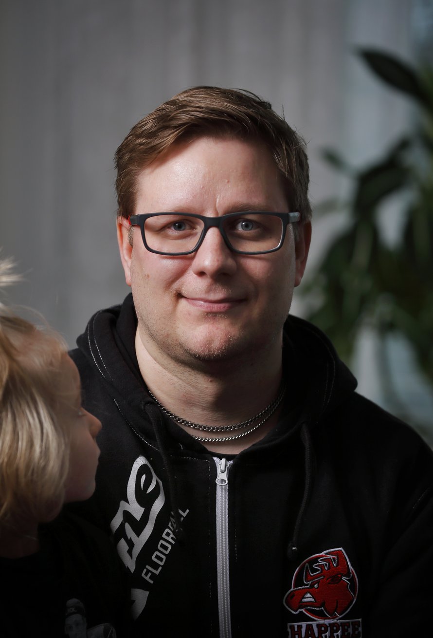 ”Hain sisäiseen tyhjyyteeni sisältöä tapaamalla kavereita yöelämässä. Pysähtyminen pelotti."