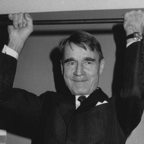 Lokakuussa 1988 presidentti Mauno Koivisto kokeili voimiaan rekillä.