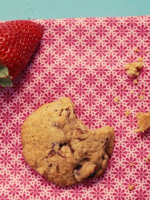 Keksit maistuvat heti paistamisen jälkeen, mutta ovat parhaimmillaan jäähtyneinä.