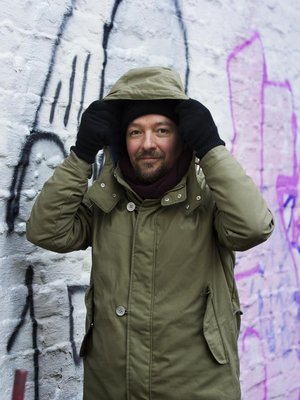 ”Ei olekaan niin, että lapset muuttavat pois luotani. Oikeastaan lapset muuttavat siihen maailmaan, jossa itse jo olen, aikuisuuteen”, Paavo Westerberg miettii.