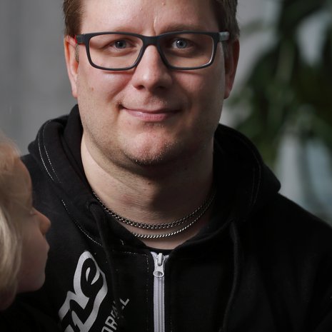 ”Hain sisäiseen tyhjyyteeni sisältöä tapaamalla kavereita yöelämässä. Pysähtyminen pelotti."