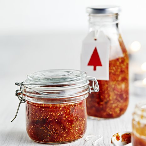 Purkillinen viikunahilloa sisältää lupauksen tunnelmallisesta viini- ja juustoillasta.