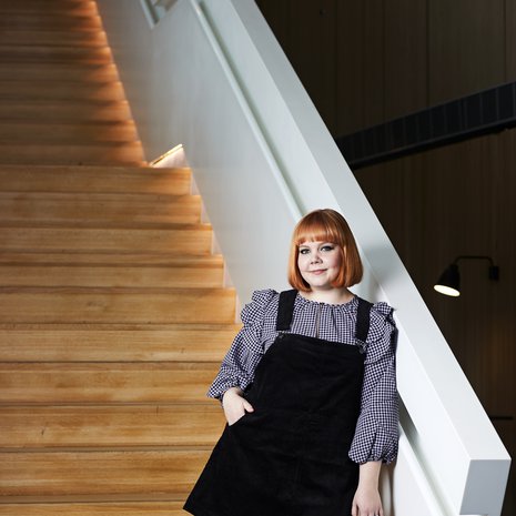 ”Vaikka hiusten vaalea sävy hätkähdytti, olen tyytyväinen uudistukseen. Oli kiinnostavaa, miten ammattilaiset näkivät minut ja mitä he halusivat korostaa”, Krista Uusimäki kertoo. 