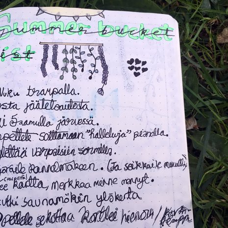 15-vuotias Iida on laatinut jo monta unelmalistaa täksi kesäksi. Tässä niistä yksi.