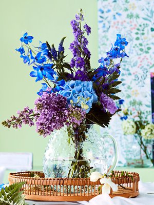 Luonnonkukat tuovat kesäjuhlien kukka-asetelmiin hurmaavan luonnollisen lisän.