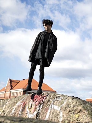 ”Kun päätin alkaa kirjailijaksi, en ajatellut yhtään, mistä saan rahaa tai muuta. Uskoin vahvasti, että kyllä kaikki järjestyy.”