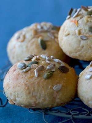 Mehevät sämpylät syntyvät nopeasti ja helposti. Nauti parhaat palat heti ja pakasta loput.