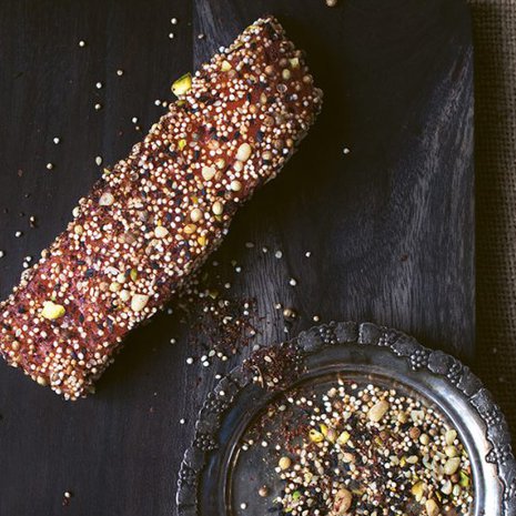 Dukkahissa pyöritetty lohi saa arkiruuan maistumaan juhlalta. Tee mausteseos itse tai käytä valmista.