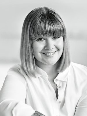 Toimittaja-kirjailija Ani Kellomäki, 42, havahtui omaan juomiseensa, kun päätyi työporukan kanssa baariin yhä useammin. Nykyisin hän riipaisee kännin ehkä kerran vuodessa eikä juo muuten lainkaan. Häneltä on juuri ilmestynyt kirja Tiedostavan siemailun taito.