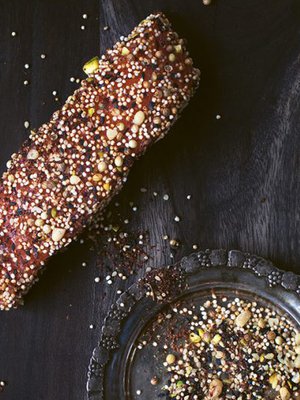 Dukkahissa pyöritetty lohi saa arkiruuan maistumaan juhlalta. Tee mausteseos itse tai käytä valmista.