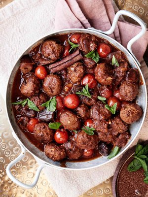 Lihapullapaketti jalostuu silmiesi edessä hätävarasta juhlaruuaksi.