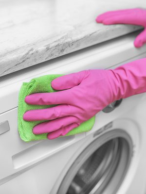 Pelkkä pölyjen pyyhkiminen ei pesukoneelle riitä. Sekin kaipaa välillä pesua!