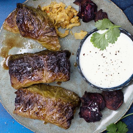 Vegekääryleet dipataan wasabilla maustettuun ranskankermaan.