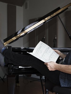 Kotona taiteilijakoti Lallukassa on oma huone musiikille.