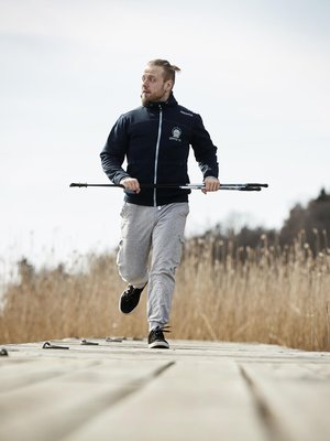 Kaarinalainen Tony Tähti, 33, valmistui personal traineriksi ja valmentaa nyt nuoria liikkumaan ja syömään oikein. 