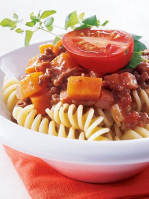 Jauhelihakastikkeen nimi on Italiassa ragu.