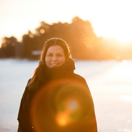 ”Tunsin sairaudestani ja elämäni kesken jäämisestä vihaa, pettymystä, surua, kauhua ja katkeruutta. Ne tunteet piti käydä läpi. Sitten olin valmis hyvään loppuelämään”, Aija sanoo.