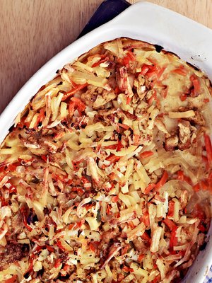 Kanasta ja juureksista saat kerralla ison annoksen uuniruokaa.