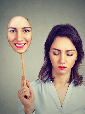 Vaikka narsismista ei oikeasti parantuisikaan, terapia voi vähentää siitä aiheutuvaa haittaa.