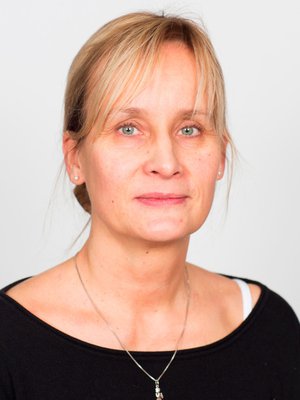 Marianne Ahlfors ennen. Marianne kaipasi vinkkej&auml; helppoon arkikampaukseen ja siihen, miten saisi hennoista hiuksistaan tuuheammat. Lis&auml;ksi h&auml;n toivoi meikkivinkkej&auml; ihonv&auml;rin tasoittamiseen ja silmien korostamiseen.