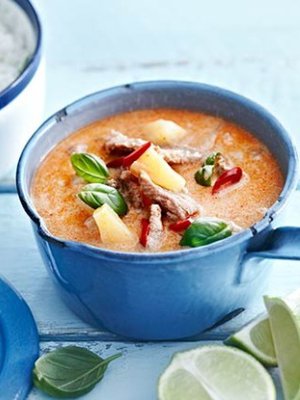 Currypossusta saa tulisempaa, kun pataan lisää toisen chilipalon.