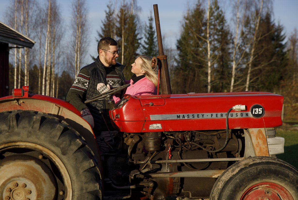 ”Usein illalla Kallen kainalossa nipistän itseäni ja varmistan, onko tämä onni todella totta”, Niina sanoo. 