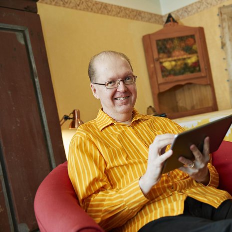 Petri Riikonen, 55, on tiedetoimittaja ja entinen kilpatanssija. ”Olisin jäänyt paljosta paitsi, jos en olisi kokeillut virtuaalimatkailua”, hän sanoo.