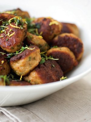 Rapein pinta paistuu pyöryköihin pannulla.