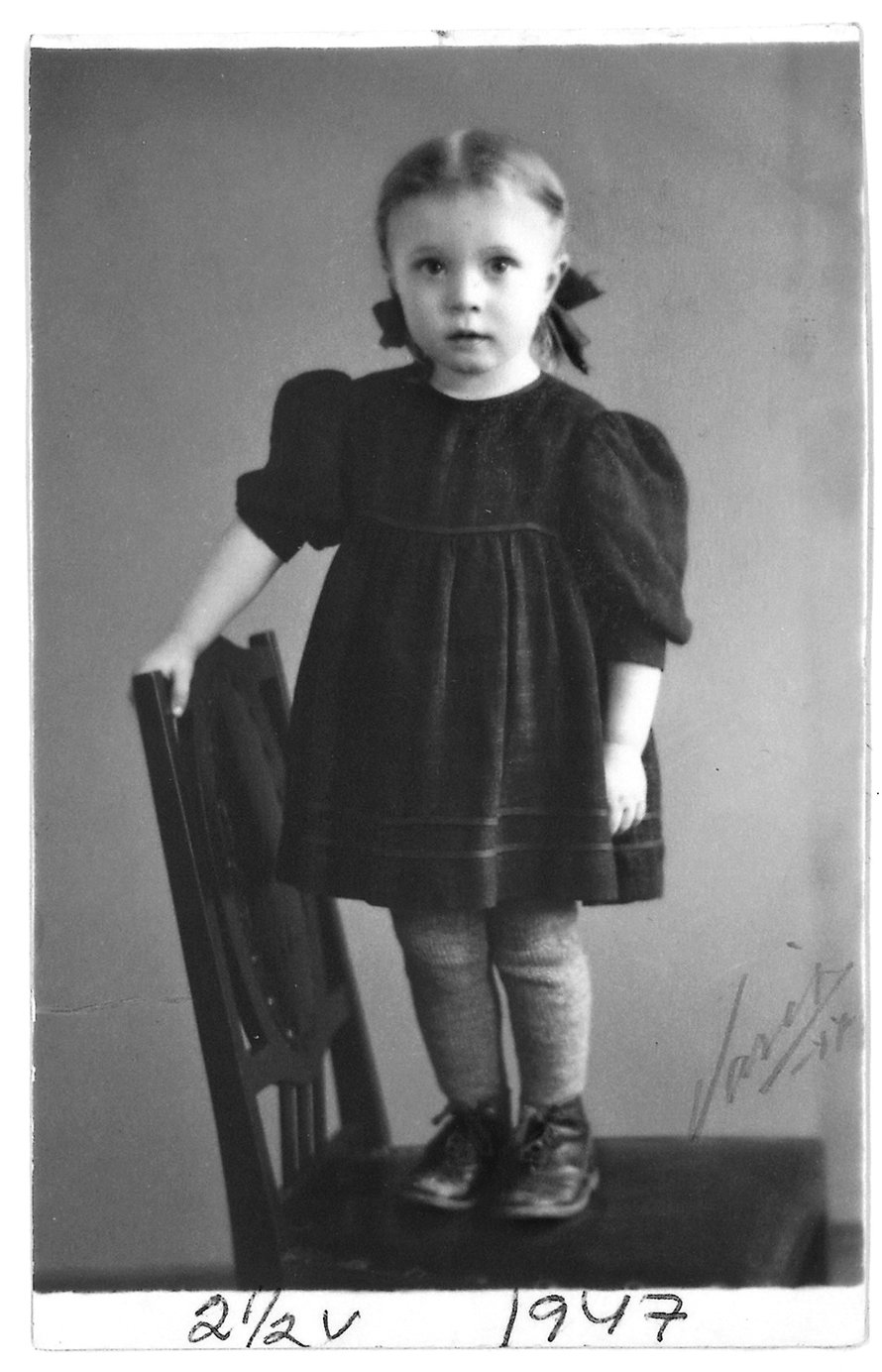 Vuonna 1947 otettu kuva  on ajalta, jolloin Marjatta adoptoitiin.