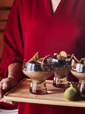 Valitse mousseen maitosuklaa tai tumma suklaa oman maun mukaan.