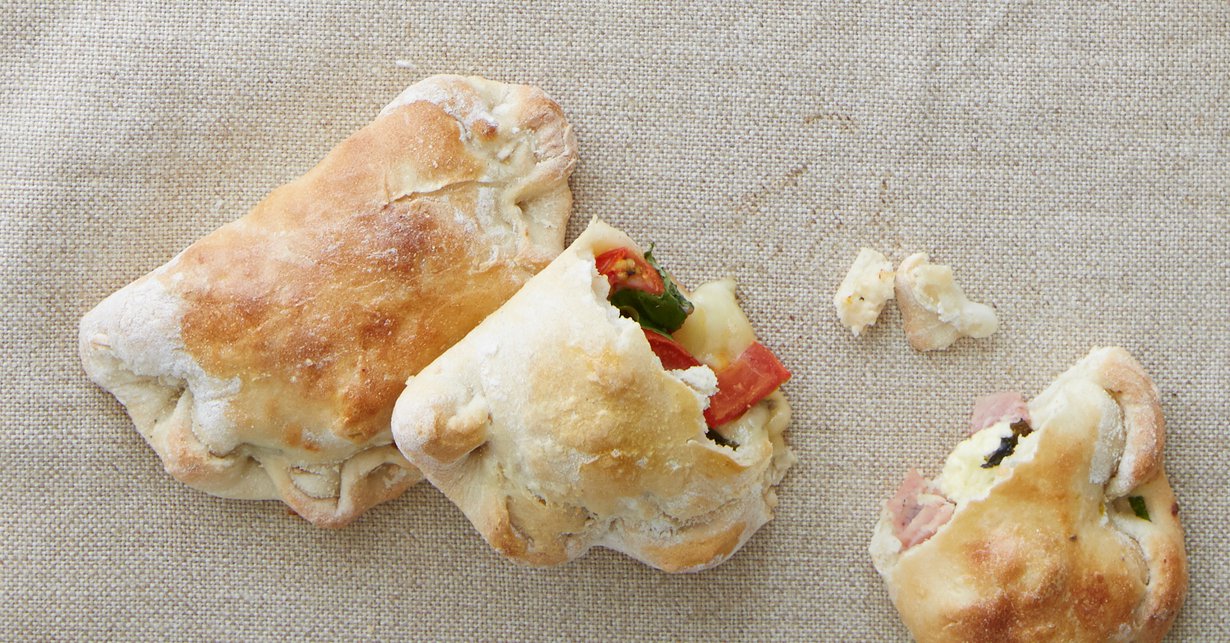 Calzone sopii naposteluruuaksi, koska se ei sotke sormia.