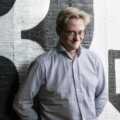 "Minulta kysytään usein, miten näin ruma mies voi saada niin kauniita naisia. Vastaan, että sattumalta", Mikael Jungner sanoo.