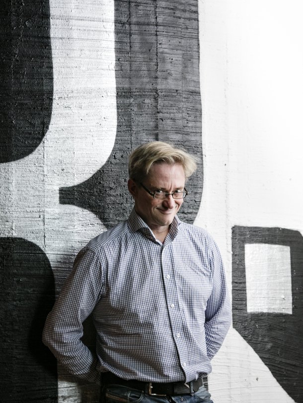 "Minulta kysytään usein, miten näin ruma mies voi saada niin kauniita naisia. Vastaan, että sattumalta", Mikael Jungner sanoo.