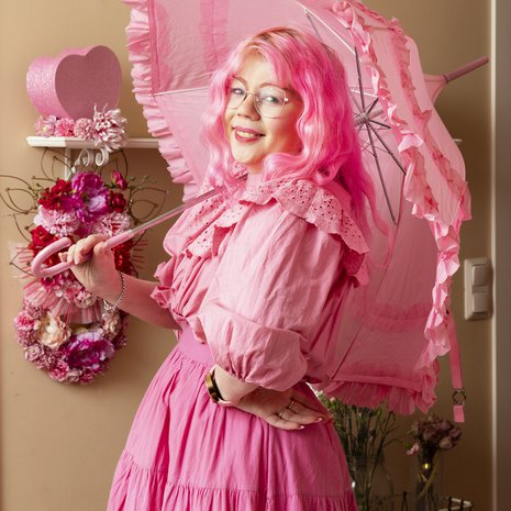 Johanna on kuullut kaupungilla kulkiessaan lapsen hihkaisevan ”Äiti kato, aito Barbie”. 