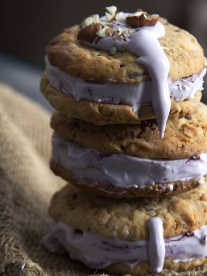 Reiluista palternakkakekseistä saa makeita jätskipurilaisia.