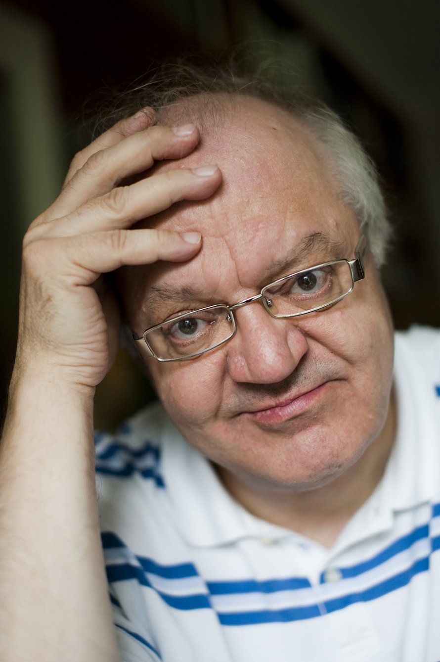 Jari Sinkkonen sanoo, että vaikka lapsi ei harrastaisi mitään, hänellä on ”suuri riski” kasvaa ihan normaaliksi.